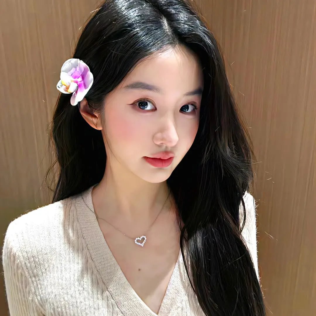 9顶假发的女孩封面